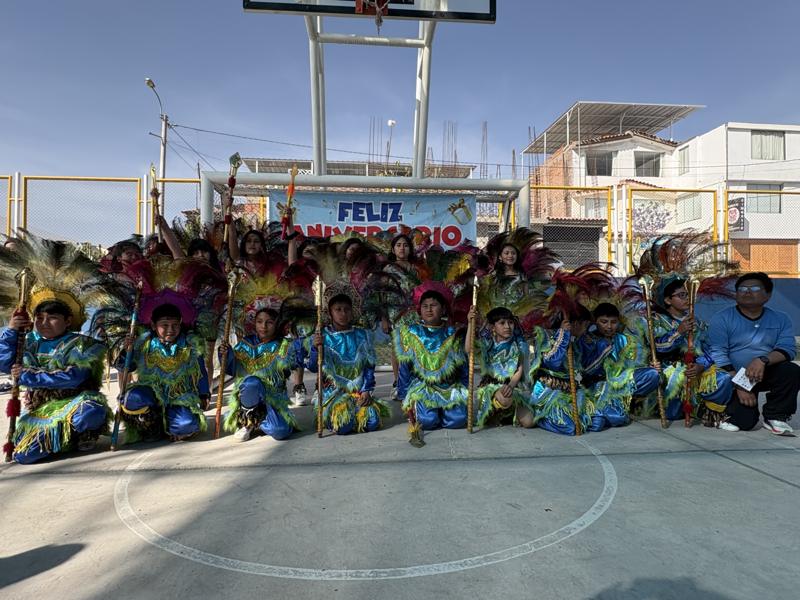 Danzas típicas en el aniversario