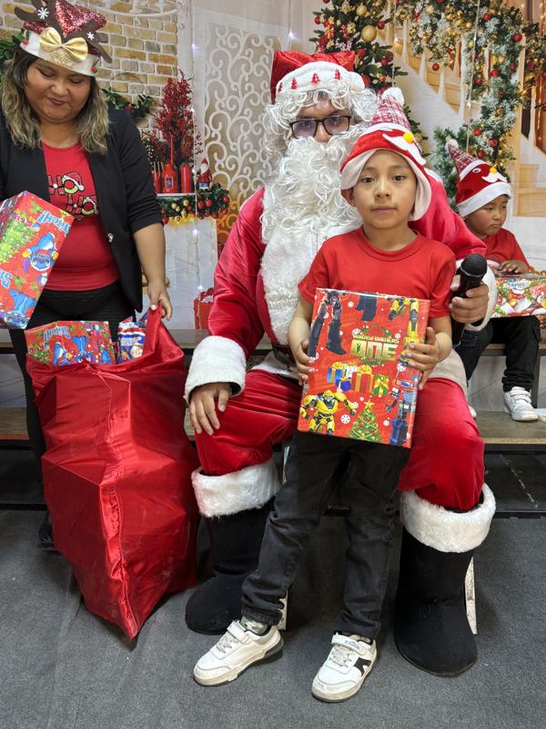 Entrega de regalos en Navidad